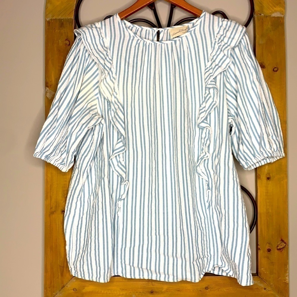 Universal Threads ruffle top - Picture 4 of 8